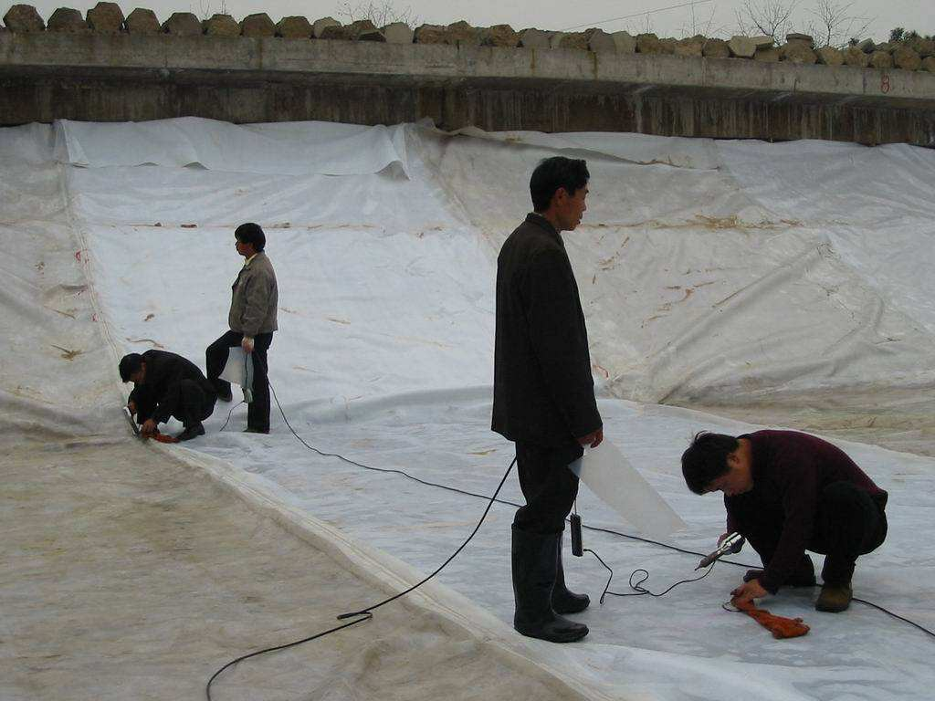 渠道防滲土工膜厚度的建議